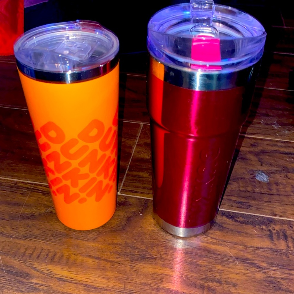Two Dunkin coffee cups
Orange
Maroon